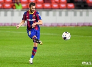 竞技宝电竞- 橄榄球赛场再起风云：东城风暴队爆冷辽东烈马队，新援首秀制胜豪门底蕴再次显现